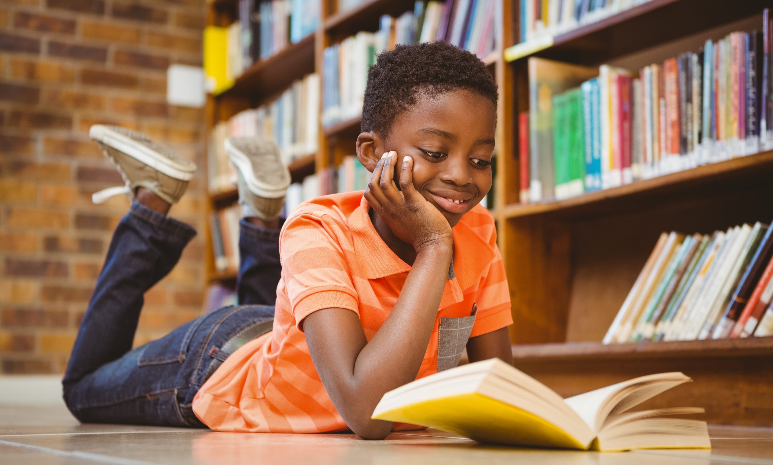 Cute,Little,Boy,Reading,Book,In,The,Library